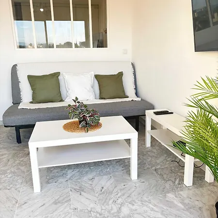 Bel Renove Avec Balcon Centre * Antibes